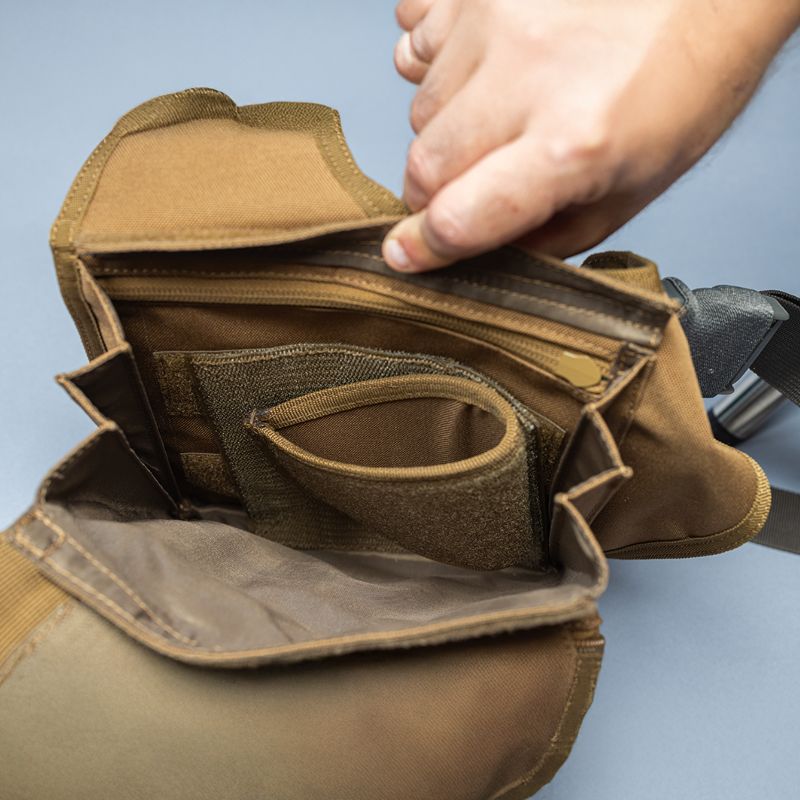 תיק צד מעוצב לנשיאת אקדח, עם מנגנון לשליפה מהירה. דיסקרטי, חכם ונוח.