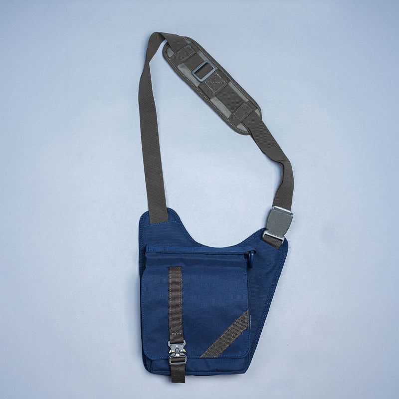 תיק צד מעוצב לנשיאת אקדח, עם מנגנון לשליפה מהירה. דיסקרטי, חכם ונוח.