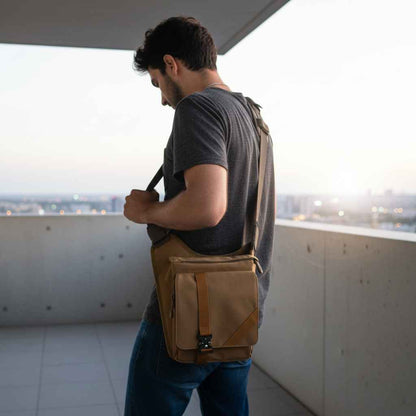 תיק צד מעוצב לנשיאת אקדח, עם מנגנון לשליפה מהירה. דיסקרטי, חכם ונוח.